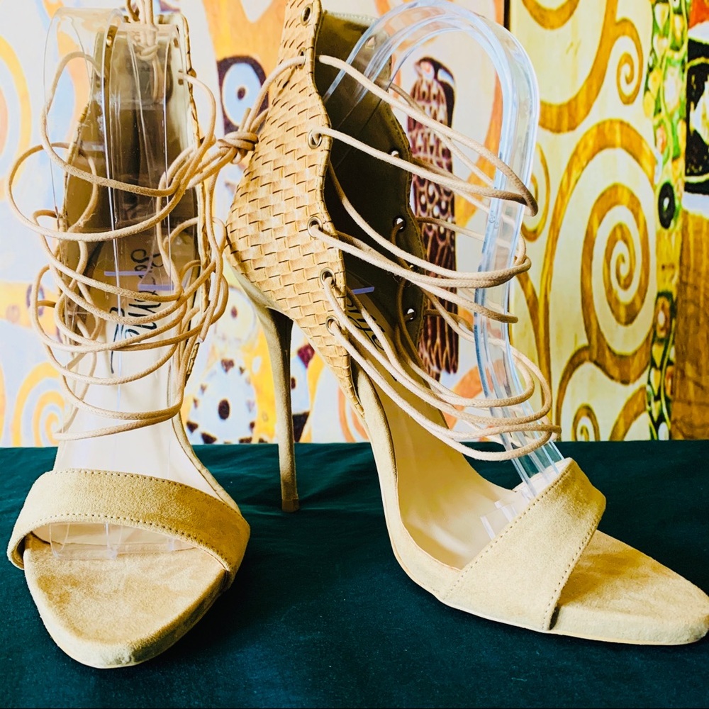 So Me Janelle 1 Women Lace Up Tan Sandal Size 9